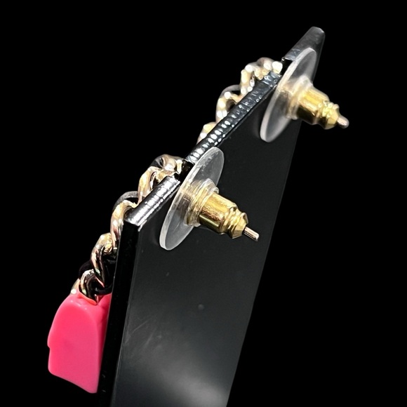 Chanel
Gold Metal, Pink Resin, Black Lambskin Quilted CC Turnlock Chain Bag - Picture 4 of 8